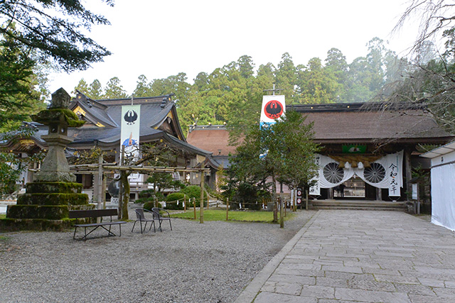 熊野本宮大社・拝殿と神門