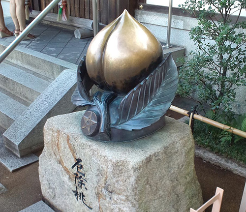 晴明神社・厄除桃