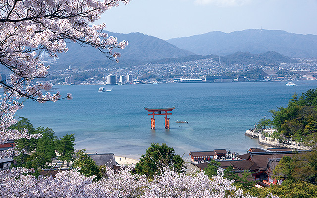 春の宮島＝神の島